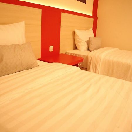 D'Carol Hotel Surabaya Eksteriør bilde