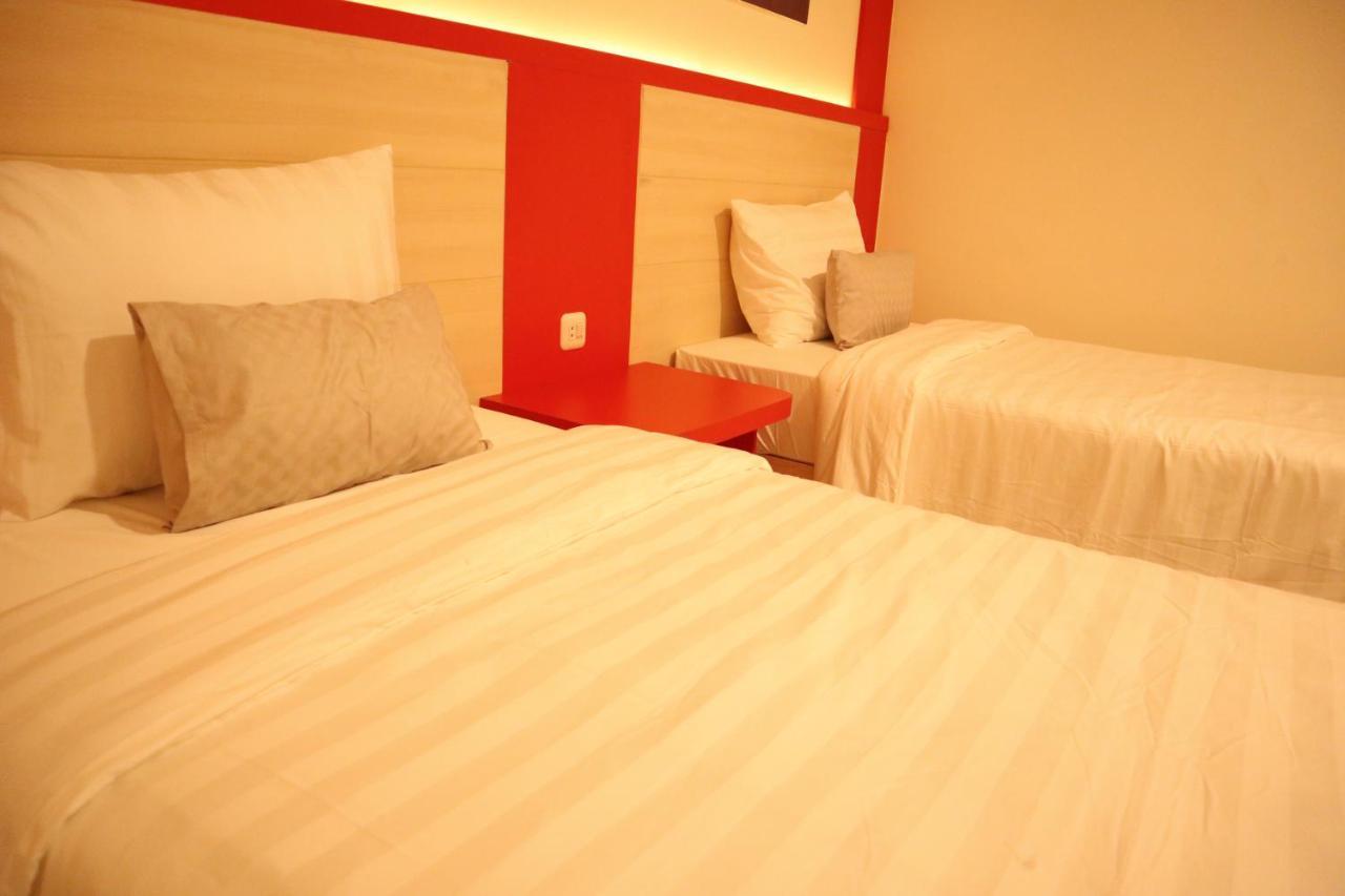 D'Carol Hotel Surabaya Eksteriør bilde